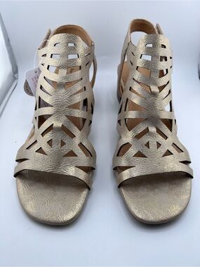 0064: Women’s BearTraps Velvet Block Heel Metallic Cutout Sandals - Gold